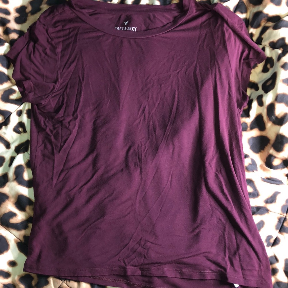 Maroon soft and sexy American eagle shirt
